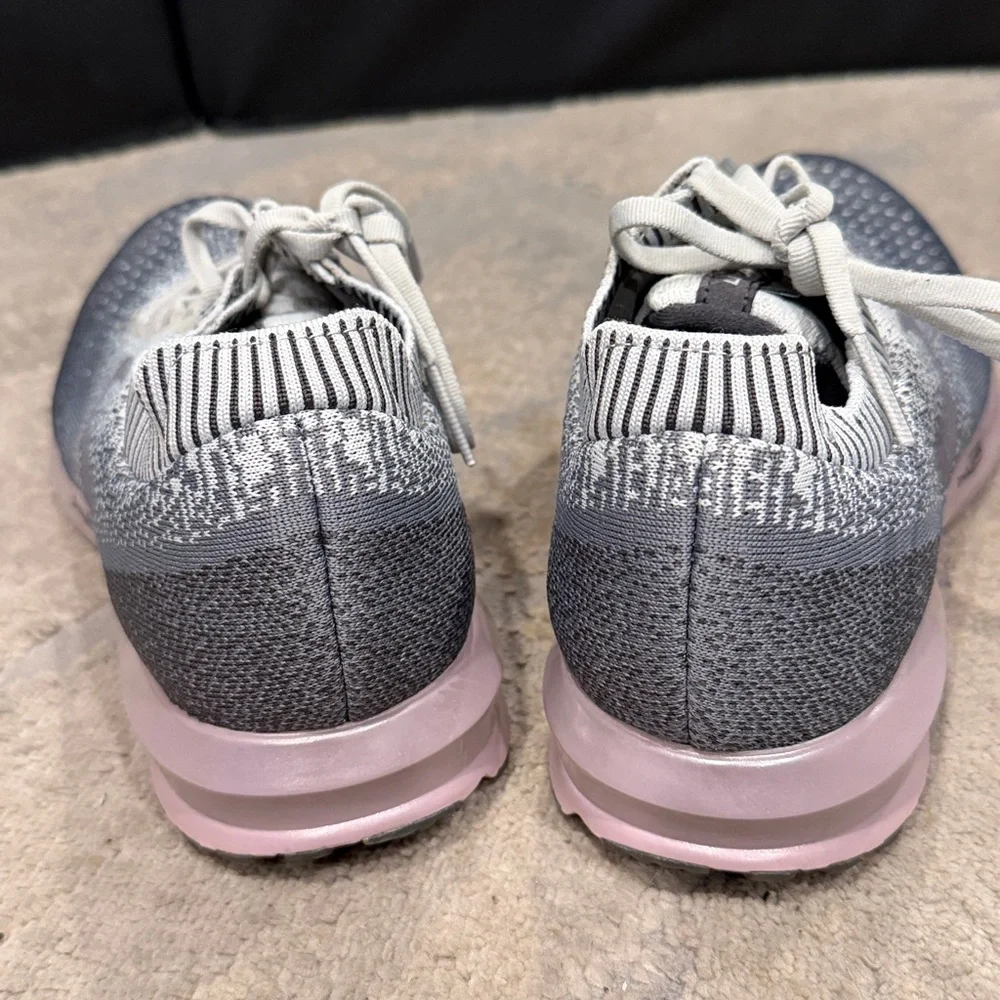 Brooks Levitate 2 Women's Running Shoes Size 9.5 B (Medium) Gray and pink EUC - Picture 3 of 9